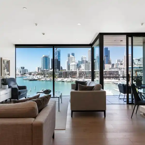 LUXURY WATERFRONT LIVING