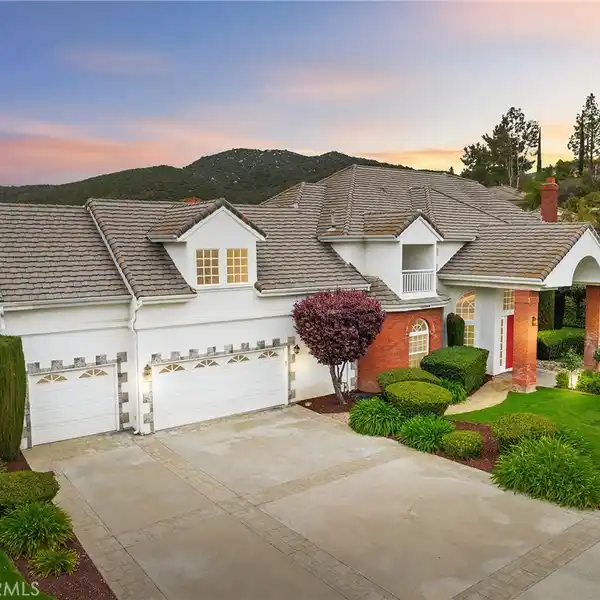 THOUGHTFULLY DESIGNED CUSTOM HOME IN BEAR CREEK