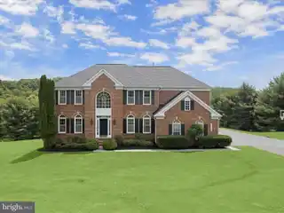 Stately Colonial in Desirable Mccann Estates