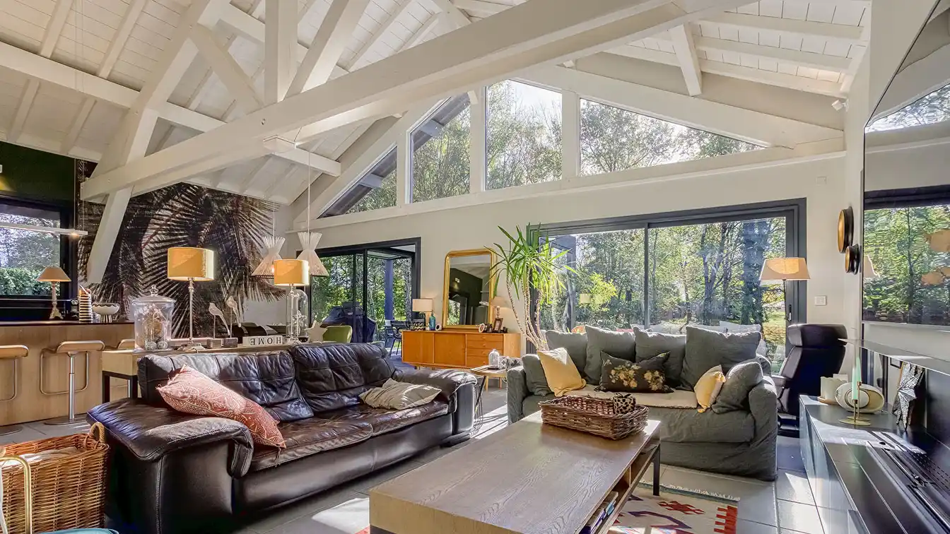 Refined Villa in a Peaceful Setting