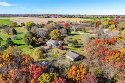 Modern Retreat Surrounded by Scenic Conservancy Views