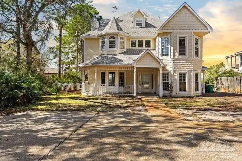Coastal Elegance Meets Ultimate Privacy