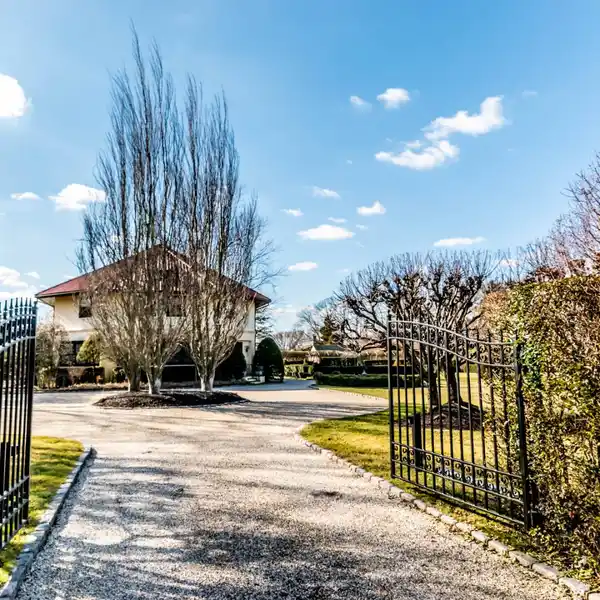 ESTATE SECTION OF WESTHAMPTON BEACH VILLAGE