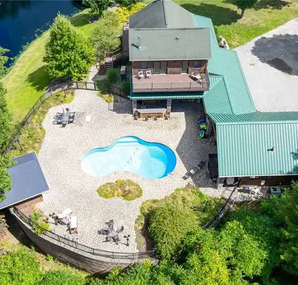 BEAUTIFUL RESORT-STYLE HOME