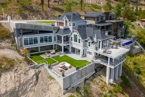 Private Lakefront Retreat