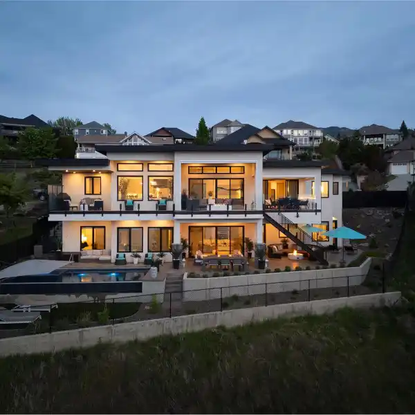 EXQUISITE WALKOUT RANCHER WITH SPECTACULAR VIEWS