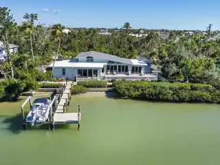 Bayfront Retreat with Incredible Views