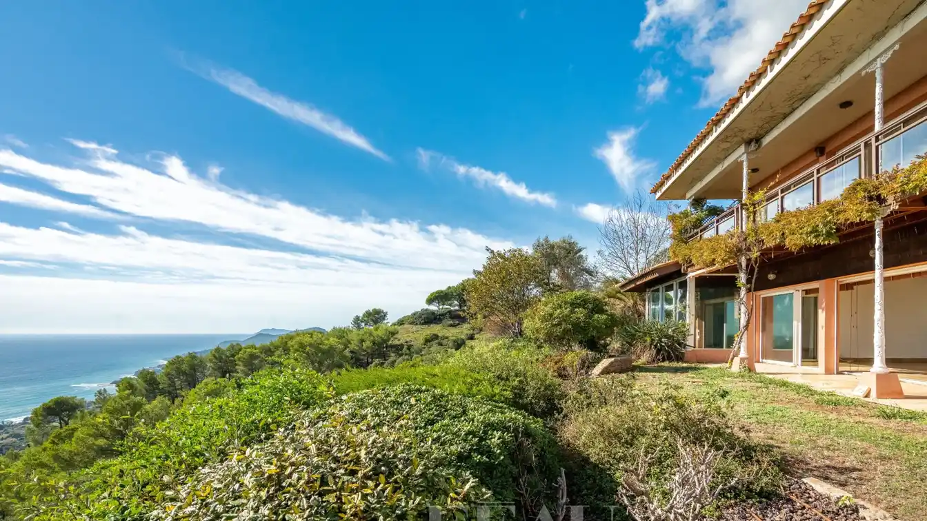 Architect-designed Villa Commanding a Sea View