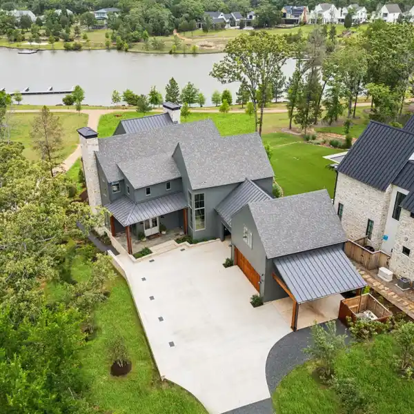 LUXURY AND COMFORT ON AN OVERSIZED LAKE LOT