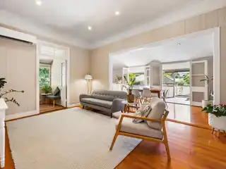 Charming and Expansive Queenslander