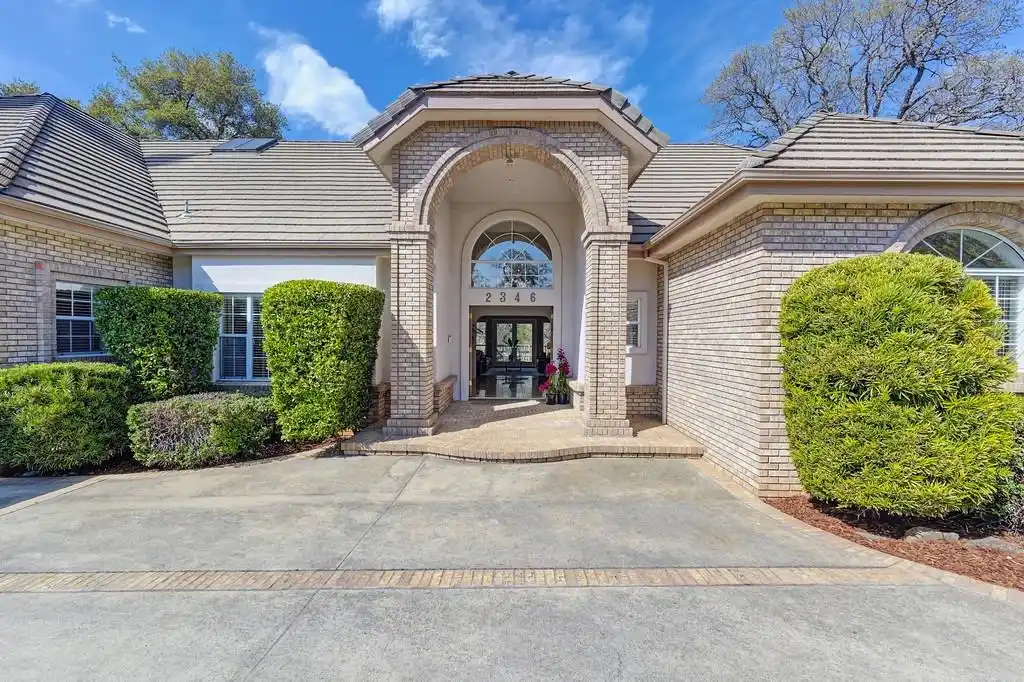 Custom Single-story Home in Sought-after Sterlingshire