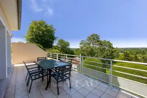 Expansive Living with Stunning Parisian Vistas