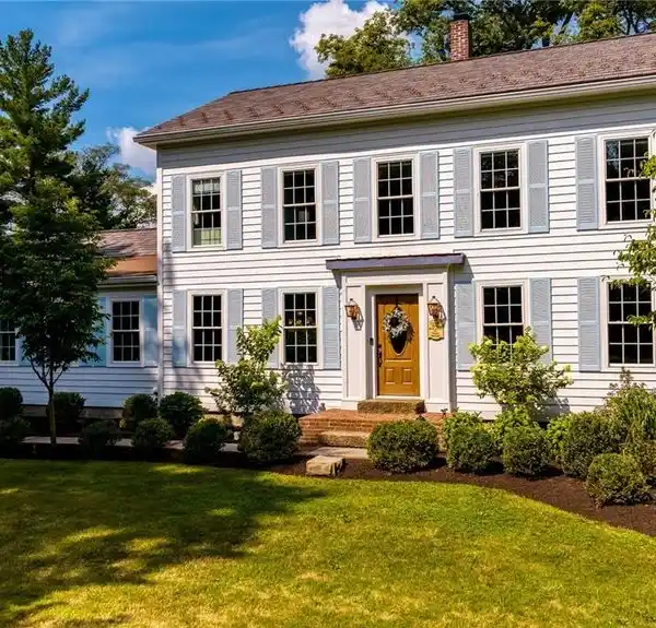 CHARMING AND LUXURIOUS COUNTRY ESTATE