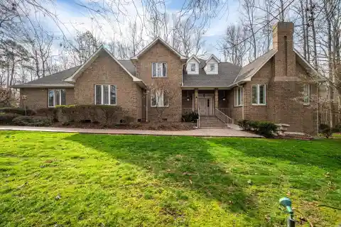 Serene 2.91-acre Property in Country Club Gardens