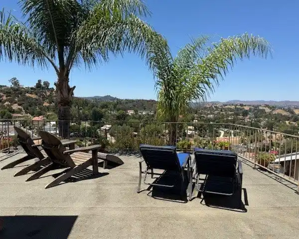 VILLA-STYLE HOME WITH AMAZING VIEWS