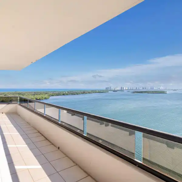 SPACIOUS BEAUTIFULLY RENOVATED APARTMENT WITH WATER VIEWS