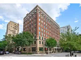 Extraordinary Top-Floor Residence