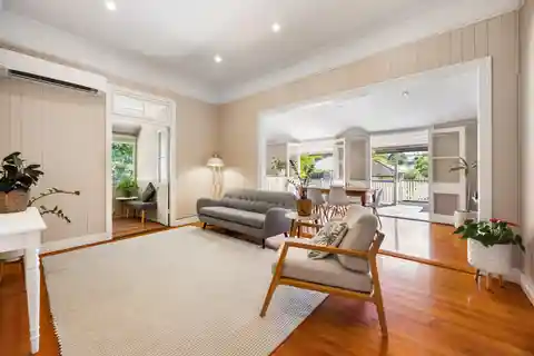 Charming and Expansive Queenslander