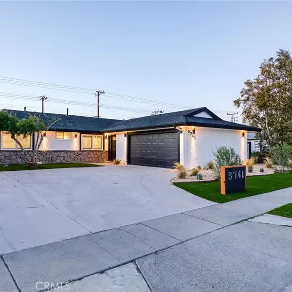 FULLY RENOVATED POOL HOME IN PRIME LOCATION