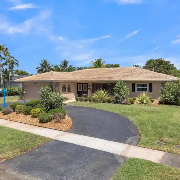 WELL-APPOINTED POOL HOME IN EMERALD HILLS