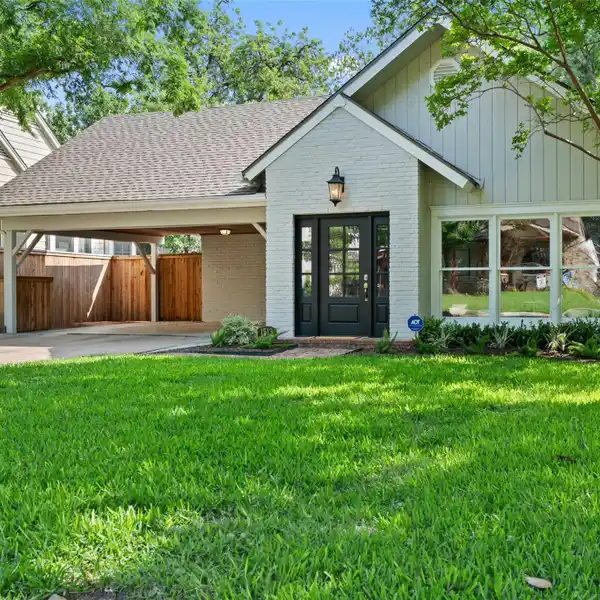 CHARMING GEM IN PEMBERTON HEIGHTS