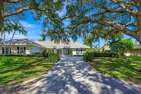 Serene Lakeside Escape with Designer Touches