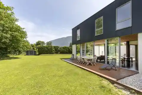 Light-Filled Contemporary Villa