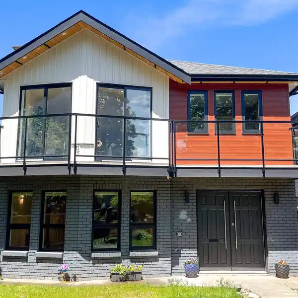 MODERN HIGH-EFFICIENCY HOME