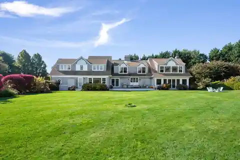 Six Bedroom Hamptons Summer Rental