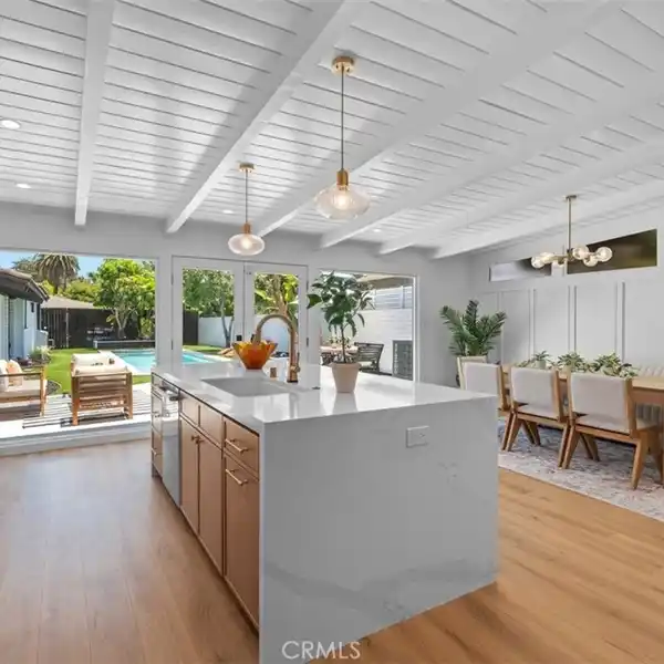 REIMAGINED MID-CENTURY MODERN HOME