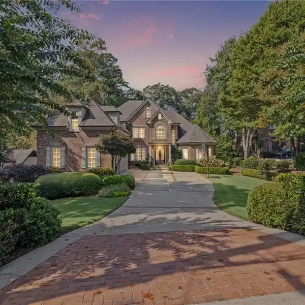 IMMACULATE HOME IN THE HEART OF CHASTAIN PARK