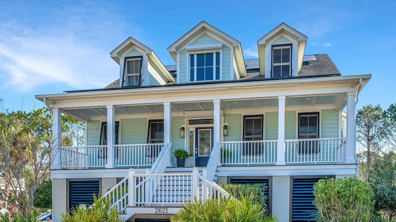 Cutting Edge Low Country Traditional Style Home