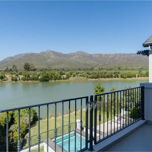 UNPARALLELED LUXURY AND CONTEMPORARY ELEGANCE