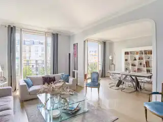 Completely Renovated Family Flat