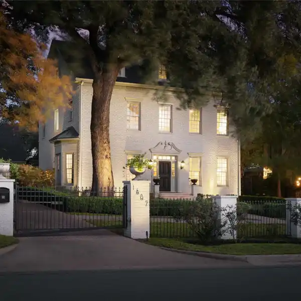 EXTRAORDINARY COLONIAL-STYLE HOME