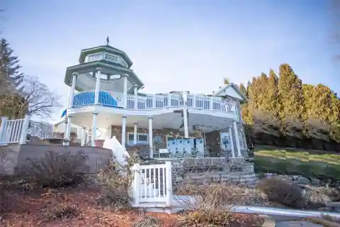 Fabulous Lakefront Home on Beautiful Conneaut Lake