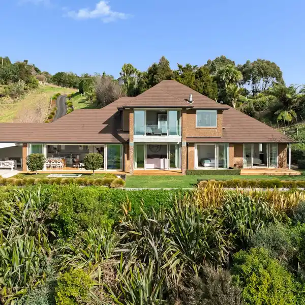 ELEGANT LIVING WITH EXCEPTIONAL VIEWS