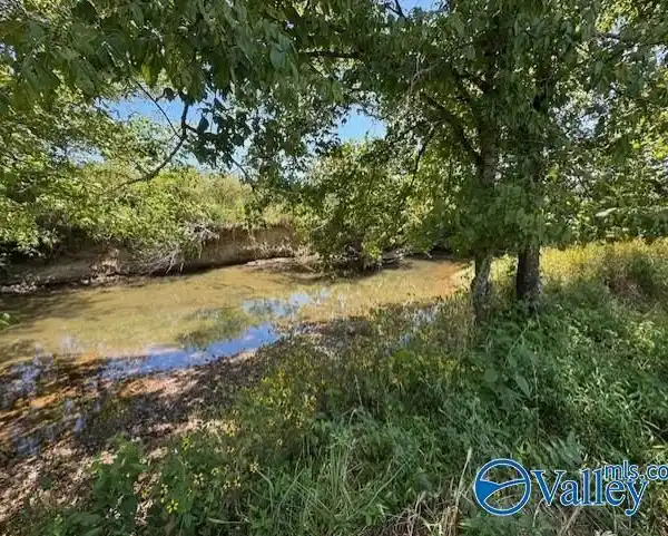 VERSATILE 100-PLUS-ACRE PROPERTY