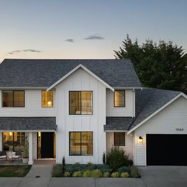 STUNNING TRANSITIONAL STYLE HOME