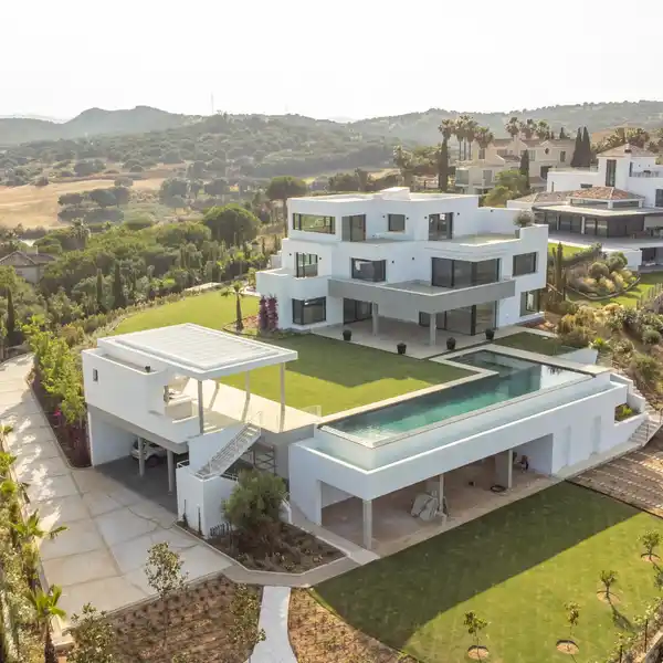 INCREDIBLE RECENTLY BUILT VILLA