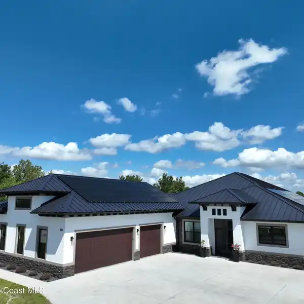 GORGEOUS HOME IN DEER RUN
