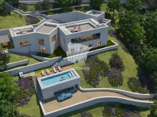 Sumptuous Five Bedroom Detached Villa