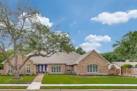 Interior Designer Owned One-story Home in Willow Bend Lakes