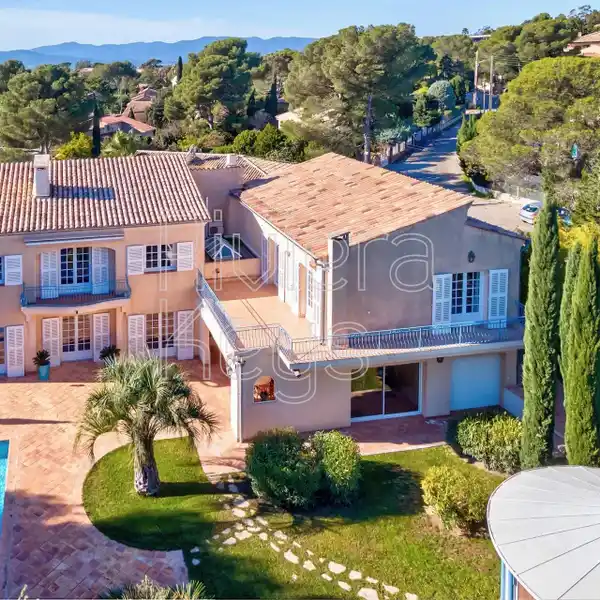 ELEGANT FULLY RENOVATED PROVENçAL HOUSE