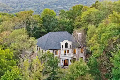 Hilltop Manor