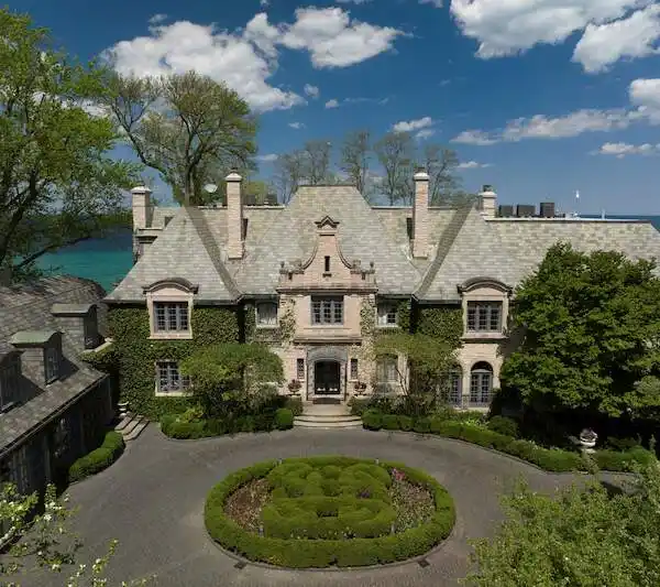 WINDSOR HOUSE - AN ICONIC LAKEFRONT ESTATE