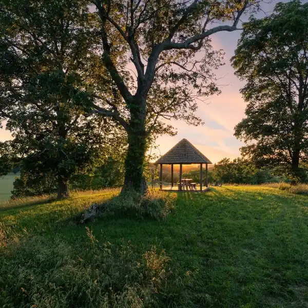 RARE AND BEAUTIFUL CANVAS TO CREATE A PRIVATE ESTATE