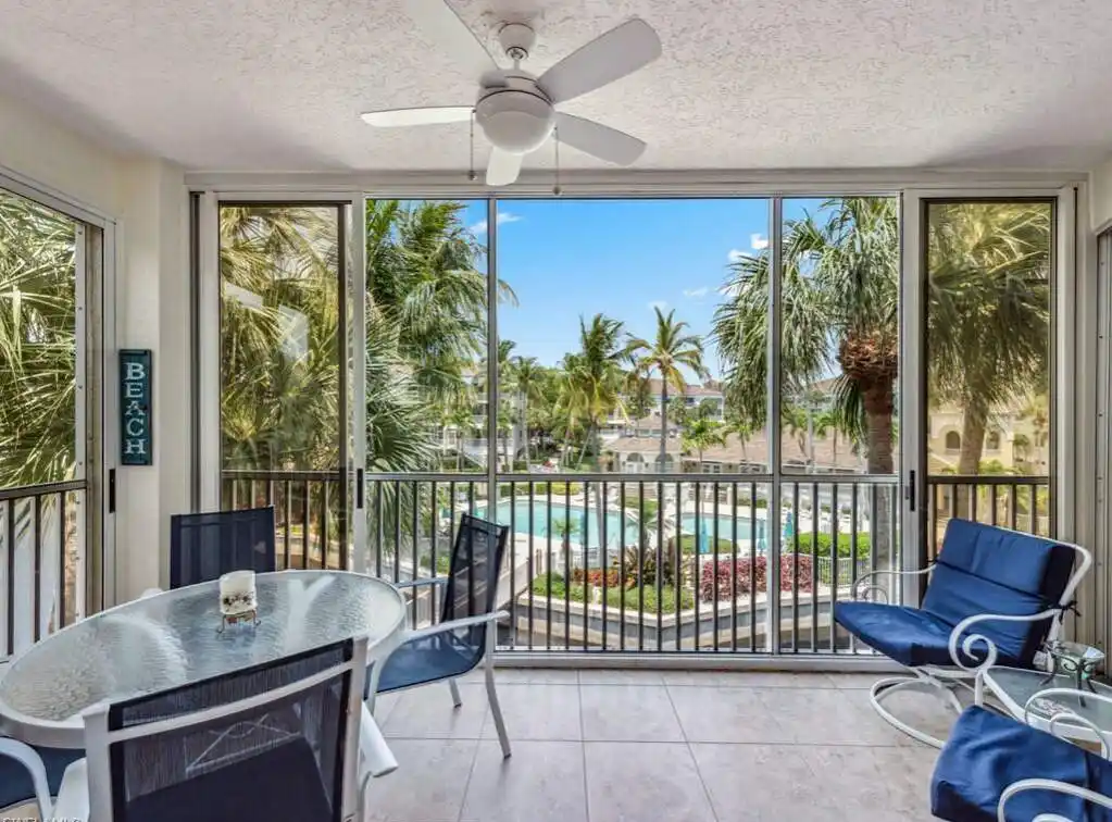 Light and Bright End Unit in Pebble Creek