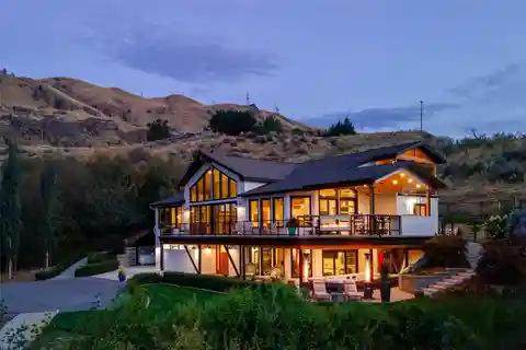 Immaculate Custom Waterfront Estate on the Columbia River