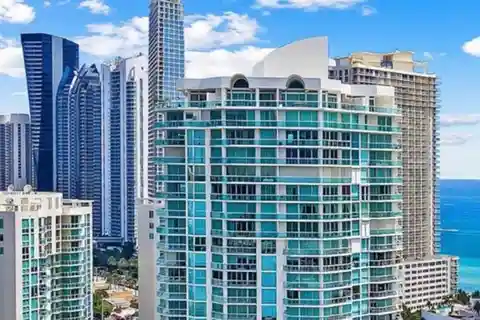 Beautiful Condo in the Heart of Sunny Isles